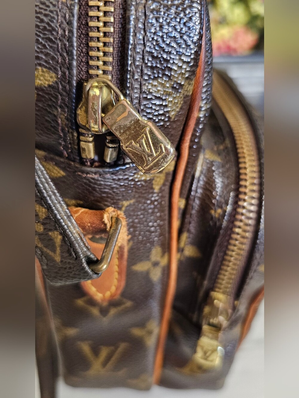 Louis Vuitton Monogram Amazone Crossbody - Picture 4 of 16